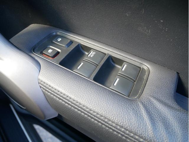 CR-V ZXi 4WD 衝突軽減ブレーキ サンルーフ 革パワーシート HDDナビ バックカメラ ETC レーダークルーズ シートヒーター HID フォグ オートエアコン スマートキー サイドSRS 1年保証付(67枚目)
