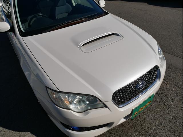 一年間走行無制限での保証が付きます。エンジン・ミッションの主要部の他、ラジエーター、オルタネータ、パワーウィンドウやエアコン、センサー関係等々。手厚くお近くのディーラーさんでの対応も可能！！