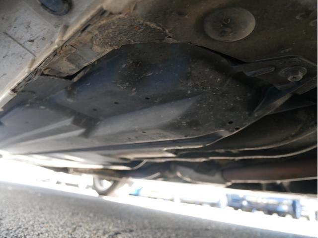 一年保証にはロードサービスが付きます。２４時間専門のコールスタッフが対応いたします。　レッカー　ガス欠　キーの閉じ込み　バッテリーあがり　スペアタイヤ交換など日本全国で対応いたします。