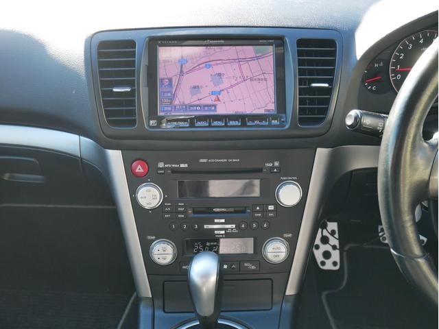 外装内装は私たち営業が自ら行います。自分たちで掃除をすることで手直しできること気がつくこともあります。　安心してお車を送り出せるように責任をもって仕上げさせていただきます。