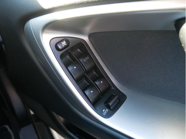 １２ヶ月　２４ヶ月点検の後、エアコン類を電気屋がチェックします。　ガス漏れやコンプレッサー、ダイナモなど不具合は修理します。　２重３重のチェックを心掛けております。