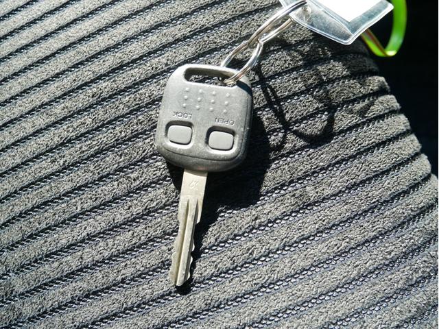 レガシィツーリングワゴン Ｂスポーツ　５速ＭＴ　後期型　キーレス　ＥＴＣ　オートエアコン　１５インチアルミ　ＭＯＭＯステアリング　Ｂｌｕｅｔｏｏｔｈ・ＵＳＢオーディオ　ＨＩＤ　フォグランプ　電動格納ミラー　Ｗエアバック　ＡＢＳ（10枚目）