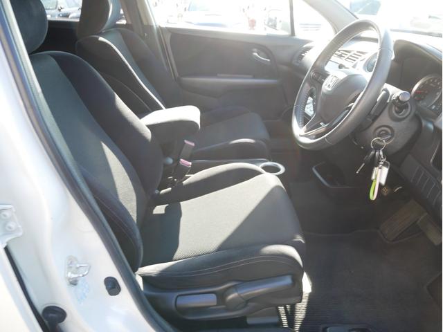 ストリーム ＲＳＺ　当店下取車　７人乗　パドルシフト　ＨＤＤナビ　バックカメラ　ミュージックサーバー　キーレス　ＥＴＣ　オートライトＨＩＤ　フォグランプ　オートエアコン　電動格納ミラー　エアロ　１７インチＡＷ　キーレス（14枚目）