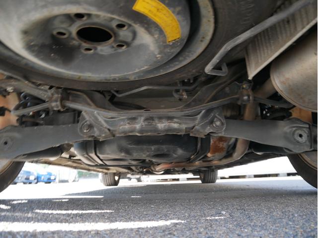 ストリーム ＲＳＺ　当店下取車　７人乗　パドルシフト　ＨＤＤナビ　バックカメラ　ミュージックサーバー　キーレス　ＥＴＣ　オートライトＨＩＤ　フォグランプ　オートエアコン　電動格納ミラー　エアロ　１７インチＡＷ　キーレス（56枚目）