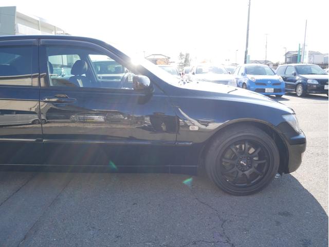 アルテッツァ ＲＳ２００　リミテッドＩＩ　６速マニュアル　後期型　３Ｓ　ＢＥＡＭＳ　ＤＶＤナビ　ＥＴＣ　１７インチアルミ　キーレス　オートエアコン　電動格納ミラー　オートライトＨＩＤ　フォグランプ　チルトハンドル　Ｗエアバック　ＡＢＳ（27枚目）