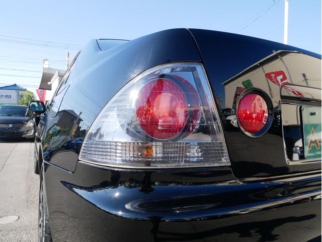 アルテッツァ ＲＳ２００　リミテッドＩＩ　６速マニュアル　後期型　３Ｓ　ＢＥＡＭＳ　ＤＶＤナビ　ＥＴＣ　１７インチアルミ　キーレス　オートエアコン　電動格納ミラー　オートライトＨＩＤ　フォグランプ　チルトハンドル　Ｗエアバック　ＡＢＳ（45枚目）
