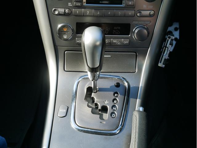 レガシィツーリングワゴン ２．０ＧＴスペックＢ　ＷＲ－ＬＴＤ　２００４　ＭＴモード＆スポーツシフト　特別仕様車　専用シート＆トリム　エアロスプラッシュ　純正１８インチアルミ　半革パワーシート　ＤＶＤナビ　ＥＴＣ　キーレス　ウィンカーミラー　オートエアコン　ＨＩＤ　フォグ（8枚目）