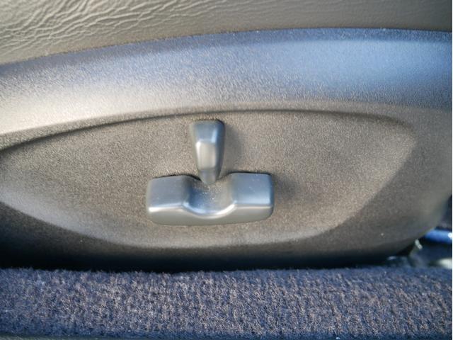 レガシィツーリングワゴン ２．０ＧＴスペックＢ　ＷＲ－ＬＴＤ　２００４　ＭＴモード＆スポーツシフト　特別仕様車　専用シート＆トリム　エアロスプラッシュ　純正１８インチアルミ　半革パワーシート　ＤＶＤナビ　ＥＴＣ　キーレス　ウィンカーミラー　オートエアコン　ＨＩＤ　フォグ（11枚目）