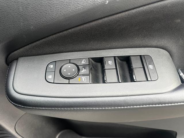 ノート Ｘ　ＦＯＵＲ　ＰＳ　ＰＷ　エアＢ　エアコン　純正ナビ　フルセグＴＶ　ＥＴＣ２．０　ＵＳＢ端子　アラウンドビューモニター　４ＷＤ　バックカメラ　プッシュスタート　キーレス　スマートキー（15枚目）