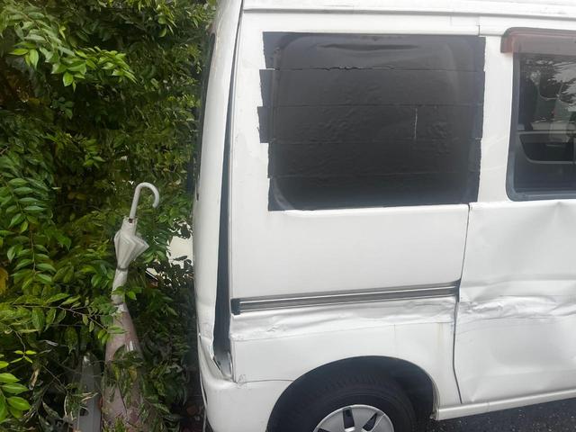 ハイゼットカーゴ DX パワーステアリング パワーウィンドウ エアバッグ エアコン 海外向け(6枚目)