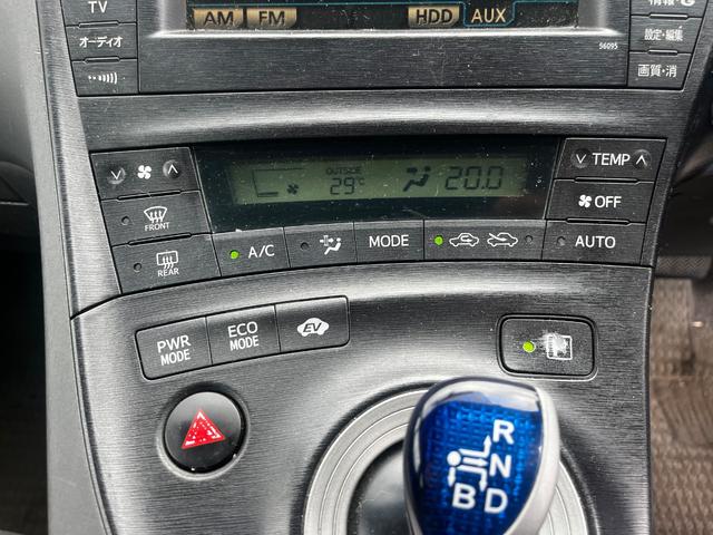 プリウス Ｓ　パワーステアリング　パワーウィンドウ　オートエアコン　エアバッグ　キーレス　スマートキー　純正ナビ　ＦＭ　ＣＤ　バックカメラ　プッシュスタート　ＥＴＣ　ドラレコ（18枚目）