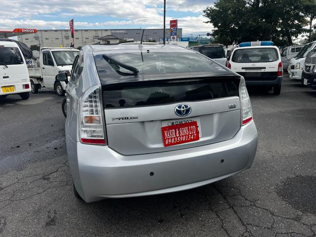 プリウス Ｓ　パワーステアリング　パワーウィンドウ　エアバッグ　オートエアコン　キーレス　スマートキー　スペアキー　社外ＨＤＤナビ　ＣＤ　ＤＶＤ　ワンセグＴＶ　バックカメラ　プッシュスタート　ＥＴＣ　対物センサー（3枚目）