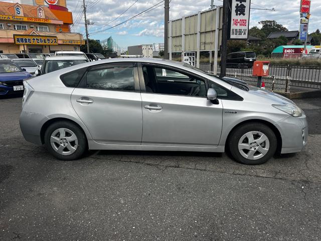 プリウス Ｓ　パワーステアリング　パワーウィンドウ　エアバッグ　オートエアコン　キーレス　スマートキー　スペアキー　社外ＨＤＤナビ　ＣＤ　ＤＶＤ　ワンセグＴＶ　バックカメラ　プッシュスタート　ＥＴＣ　対物センサー（4枚目）
