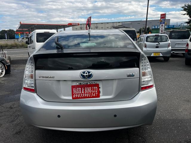 プリウス Ｓ　パワーステアリング　パワーウィンドウ　エアバッグ　オートエアコン　キーレス　スマートキー　スペアキー　社外ＨＤＤナビ　ＣＤ　ＤＶＤ　ワンセグＴＶ　バックカメラ　プッシュスタート　ＥＴＣ　対物センサー（7枚目）