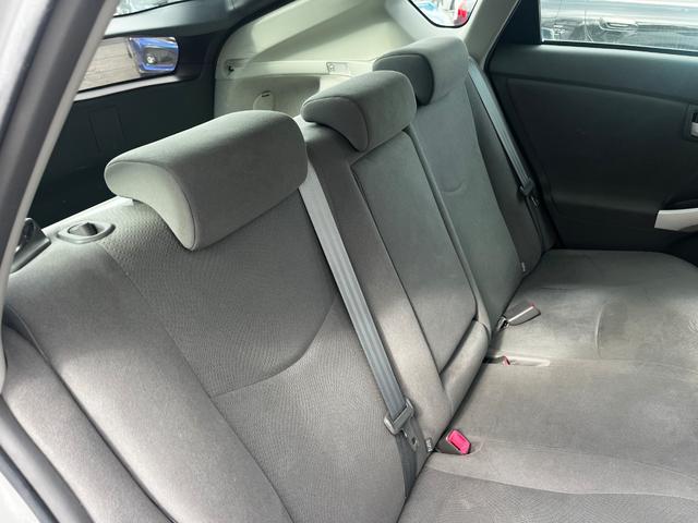 プリウス Ｓ　パワーステアリング　パワーウィンドウ　エアバッグ　オートエアコン　キーレス　スマートキー　スペアキー　社外ＨＤＤナビ　ＣＤ　ＤＶＤ　ワンセグＴＶ　バックカメラ　プッシュスタート　ＥＴＣ　対物センサー（10枚目）