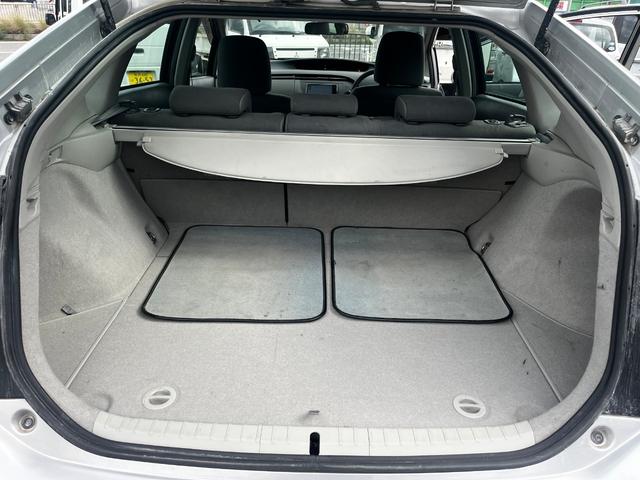 プリウス Ｓ　パワーステアリング　パワーウィンドウ　エアバッグ　オートエアコン　キーレス　スマートキー　スペアキー　社外ＨＤＤナビ　ＣＤ　ＤＶＤ　ワンセグＴＶ　バックカメラ　プッシュスタート　ＥＴＣ　対物センサー（12枚目）