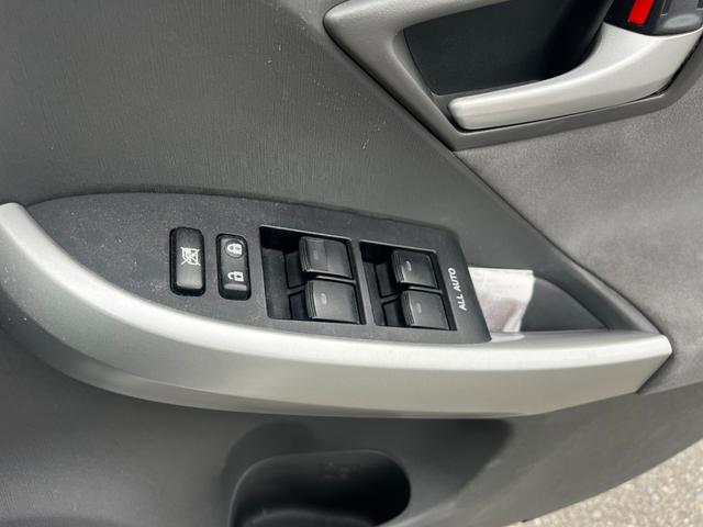 プリウス Ｓ　パワーステアリング　パワーウィンドウ　エアバッグ　オートエアコン　キーレス　スマートキー　スペアキー　社外ＨＤＤナビ　ＣＤ　ＤＶＤ　ワンセグＴＶ　バックカメラ　プッシュスタート　ＥＴＣ　対物センサー（15枚目）