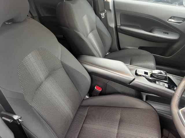 ノート Ｘ　ＦＯＵＲ　ＰＳ　ＰＷ　エアＢ　ＡＡＣ　キーレス　スマートキー　純正ナビ　ワンセグＴＶ　ＦＭ　ＢＴ接続　アラウンドビューモニター　Ｂカメラ　タイプＣ端子　ＵＳＢ端子　スタッドレスタイヤ　対物センサー（9枚目）