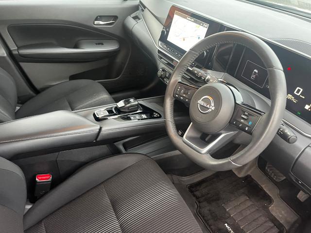 ノート Ｘ　ＦＯＵＲ　ＰＳ　ＰＷ　エアＢ　ＡＡＣ　キーレス　スマートキー　純正ナビ　ワンセグＴＶ　ＦＭ　ＢＴ接続　アラウンドビューモニター　Ｂカメラ　タイプＣ端子　ＵＳＢ端子　スタッドレスタイヤ　対物センサー（10枚目）