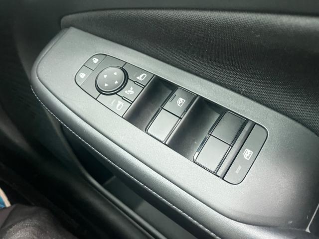 ノート Ｘ　ＦＯＵＲ　ＰＳ　ＰＷ　エアＢ　ＡＡＣ　キーレス　スマートキー　純正ナビ　ワンセグＴＶ　ＦＭ　ＢＴ接続　アラウンドビューモニター　Ｂカメラ　タイプＣ端子　ＵＳＢ端子　スタッドレスタイヤ　対物センサー（16枚目）