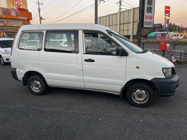 タウンエースバン ＤＸ　パワーステアリング　エアバッグ　エアコン　スペアキー　ポータブルナビ　ワンセグＴＶ　Ｂｌｕｅｔｏｏｔｈ接続　４ＡＴ（4枚目）