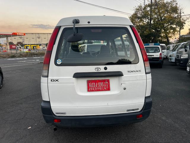 タウンエースバン ＤＸ　パワーステアリング　エアバッグ　エアコン　スペアキー　ポータブルナビ　ワンセグＴＶ　Ｂｌｕｅｔｏｏｔｈ接続　４ＡＴ（7枚目）