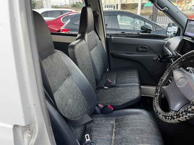 タウンエースバン ＤＸ　パワーステアリング　エアバッグ　エアコン　スペアキー　ポータブルナビ　ワンセグＴＶ　Ｂｌｕｅｔｏｏｔｈ接続　４ＡＴ（8枚目）