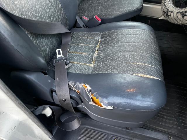 タウンエースバン ＤＸ　パワーステアリング　エアバッグ　エアコン　スペアキー　ポータブルナビ　ワンセグＴＶ　Ｂｌｕｅｔｏｏｔｈ接続　４ＡＴ（10枚目）