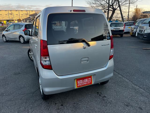 ワゴンＲ ＦＸ　パワーステアリング　パワーウィンドウ　エアバッグ　エアコン　社外ナビ　ＦＭ　ＣＤ　ＤＶＤ　ワンセグＴＶ　ＥＴＣ　社外ＡＷ（3枚目）