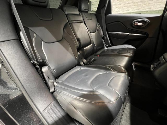 リミテッド レーダークルーズ/衝突軽減ブレーキ/車線逸脱アシスト/オートハイビーム/純正ナビ/フルセグ/Bluetooth&USB接続/サイド&バックカメラ/黒革シート/電動トランク/ETC2.0/純正18AW(16枚目)
