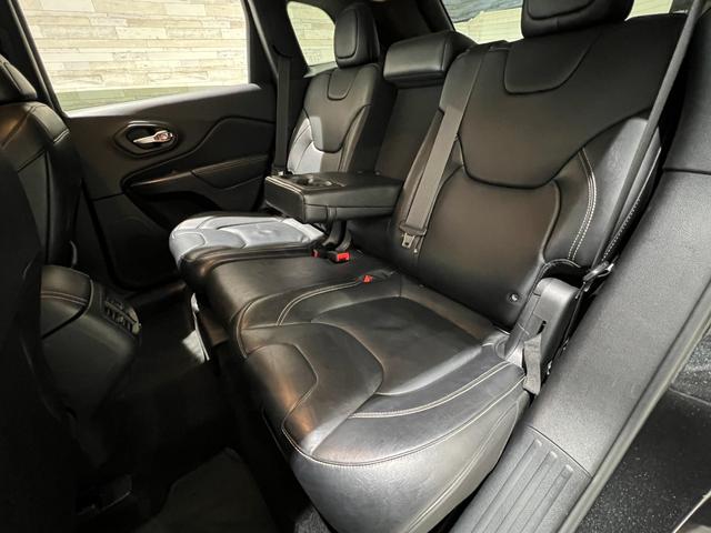 リミテッド レーダークルーズ/衝突軽減ブレーキ/車線逸脱アシスト/オートハイビーム/純正ナビ/フルセグ/Bluetooth&USB接続/サイド&バックカメラ/黒革シート/電動トランク/ETC2.0/純正18AW(17枚目)