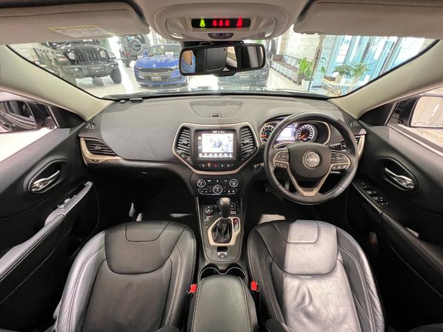 リミテッド レーダークルーズ/衝突軽減ブレーキ/車線逸脱アシスト/オートハイビーム/純正ナビ/フルセグ/Bluetooth&USB接続/サイド&バックカメラ/黒革シート/電動トランク/ETC2.0/純正18AW(21枚目)