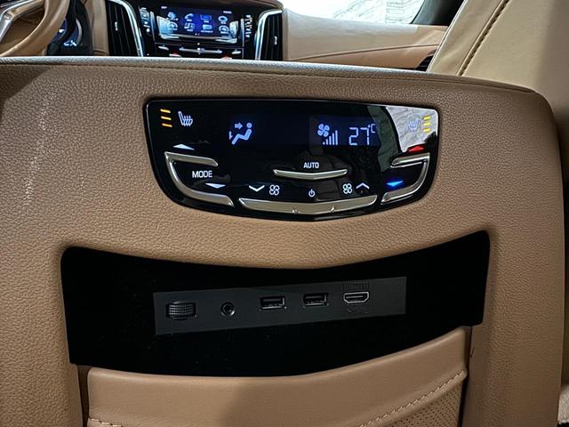 キャデラックエスカレード プラチナム　正規ディーラー車／Ａｐｐｌｅｃａｒｐｌａｙ／茶革ヒーター＆エアコン／前＆横＆後カメラ／サンルーフ／フルセグＴＶ／後席ＦＤモニター／ＤＶＤ／ＨＵＤ／電動サイドステップ＆リアゲート／ＥＴＣ／純正２２ＡＷ（56枚目）