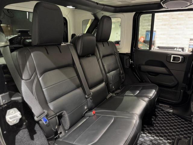 ジープ・ラングラーアンリミテッド サハラ　１年保証付／正規ディーラー車／Ａｐｐｌｅｃａｒｐｌａｙ／黒革ヒーター／ステアリングヒーター／ＡＣＣ／Ｆ＆Ｓ＆Ｂカメラ／ＤＳＲＣ／フルセグ／ヘッドレストモニター／ＢＳＭ／前後ソナー／ＢＲＵＴ１７ＡＷ（26枚目）