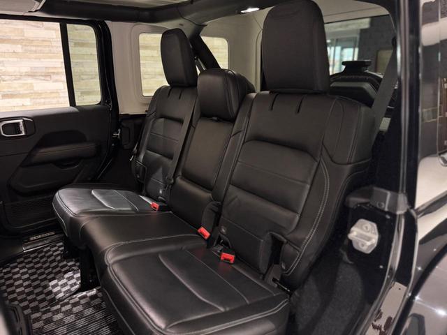 ジープ・ラングラーアンリミテッド サハラ　１年保証付／正規ディーラー車／Ａｐｐｌｅｃａｒｐｌａｙ／黒革ヒーター／ステアリングヒーター／ＡＣＣ／Ｆ＆Ｓ＆Ｂカメラ／ＤＳＲＣ／フルセグ／ヘッドレストモニター／ＢＳＭ／前後ソナー／ＢＲＵＴ１７ＡＷ（27枚目）