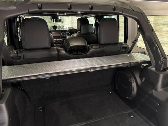 ジープ・ラングラーアンリミテッド サハラ　１年保証付／正規ディーラー車／Ａｐｐｌｅｃａｒｐｌａｙ／黒革ヒーター／ステアリングヒーター／ＡＣＣ／Ｆ＆Ｓ＆Ｂカメラ／ＤＳＲＣ／フルセグ／ヘッドレストモニター／ＢＳＭ／前後ソナー／ＢＲＵＴ１７ＡＷ（31枚目）