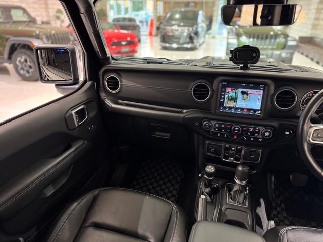 ジープ・ラングラーアンリミテッド サハラ　１年保証付／正規ディーラー車／Ａｐｐｌｅｃａｒｐｌａｙ／黒革ヒーター／ステアリングヒーター／ＡＣＣ／Ｆ＆Ｓ＆Ｂカメラ／ＤＳＲＣ／フルセグ／ヘッドレストモニター／ＢＳＭ／前後ソナー／ＢＲＵＴ１７ＡＷ（33枚目）