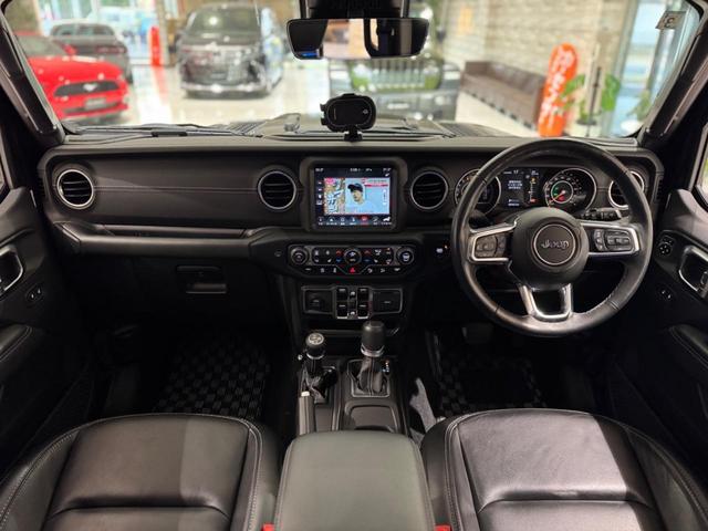 ジープ・ラングラーアンリミテッド サハラ　１年保証付／正規ディーラー車／Ａｐｐｌｅｃａｒｐｌａｙ／黒革ヒーター／ステアリングヒーター／ＡＣＣ／Ｆ＆Ｓ＆Ｂカメラ／ＤＳＲＣ／フルセグ／ヘッドレストモニター／ＢＳＭ／前後ソナー／ＢＲＵＴ１７ＡＷ（34枚目）