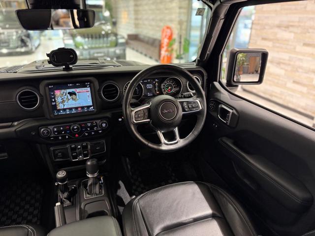 ジープ・ラングラーアンリミテッド サハラ　１年保証付／正規ディーラー車／Ａｐｐｌｅｃａｒｐｌａｙ／黒革ヒーター／ステアリングヒーター／ＡＣＣ／Ｆ＆Ｓ＆Ｂカメラ／ＤＳＲＣ／フルセグ／ヘッドレストモニター／ＢＳＭ／前後ソナー／ＢＲＵＴ１７ＡＷ（35枚目）