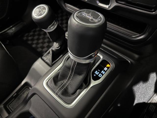ジープ・ラングラーアンリミテッド サハラ　１年保証付／正規ディーラー車／Ａｐｐｌｅｃａｒｐｌａｙ／黒革ヒーター／ステアリングヒーター／ＡＣＣ／Ｆ＆Ｓ＆Ｂカメラ／ＤＳＲＣ／フルセグ／ヘッドレストモニター／ＢＳＭ／前後ソナー／ＢＲＵＴ１７ＡＷ（54枚目）