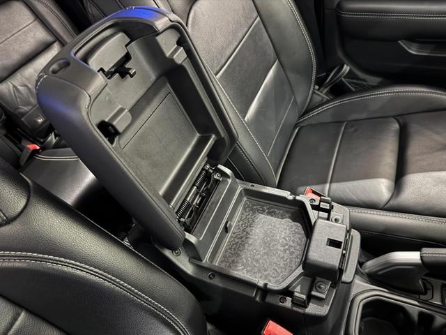 ジープ・ラングラーアンリミテッド サハラ　１年保証付／正規ディーラー車／Ａｐｐｌｅｃａｒｐｌａｙ／黒革ヒーター／ステアリングヒーター／ＡＣＣ／Ｆ＆Ｓ＆Ｂカメラ／ＤＳＲＣ／フルセグ／ヘッドレストモニター／ＢＳＭ／前後ソナー／ＢＲＵＴ１７ＡＷ（57枚目）