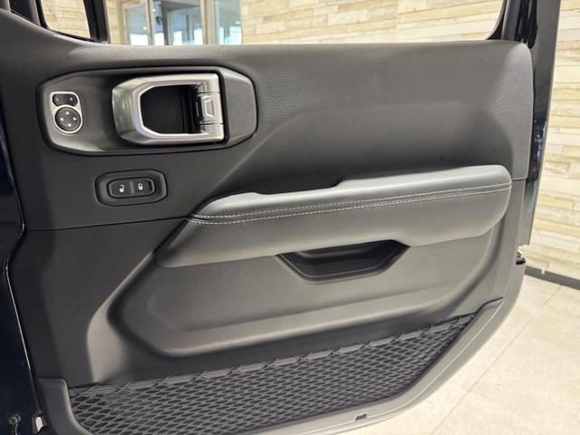 ジープ・ラングラーアンリミテッド サハラ　１年保証付／正規ディーラー車／Ａｐｐｌｅｃａｒｐｌａｙ／黒革ヒーター／ステアリングヒーター／ＡＣＣ／Ｆ＆Ｓ＆Ｂカメラ／ＤＳＲＣ／フルセグ／ヘッドレストモニター／ＢＳＭ／前後ソナー／ＢＲＵＴ１７ＡＷ（62枚目）