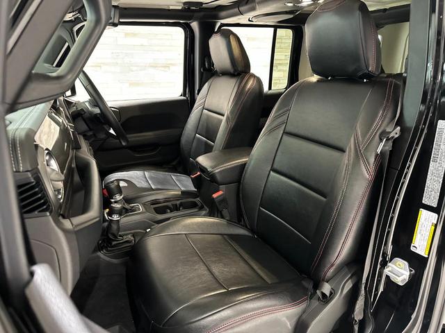 ジープ・ラングラーアンリミテッド サハラ　１年保証付／正規ディーラー車／Ａｐｐｌｅｃａｒｐｌａｙ／フルセグＴＶ／ＢＳＭ／ＥＴＣ２．０／ＡＣＣ／フロント＆サイド＆バックカメラ／前後ソナー／ＰＵＳＨスタート／ＬＥＤヘッドライト／純正１８インチＡＷ（20枚目）