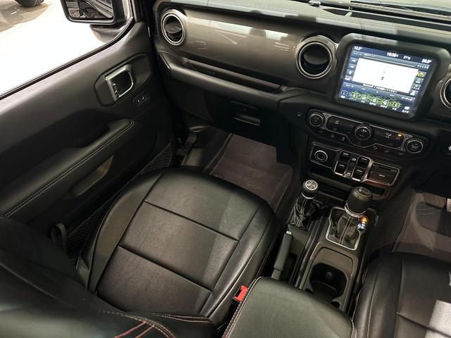 ジープ・ラングラーアンリミテッド サハラ　１年保証付／正規ディーラー車／Ａｐｐｌｅｃａｒｐｌａｙ／フルセグＴＶ／ＢＳＭ／ＥＴＣ２．０／ＡＣＣ／フロント＆サイド＆バックカメラ／前後ソナー／ＰＵＳＨスタート／ＬＥＤヘッドライト／純正１８インチＡＷ（30枚目）