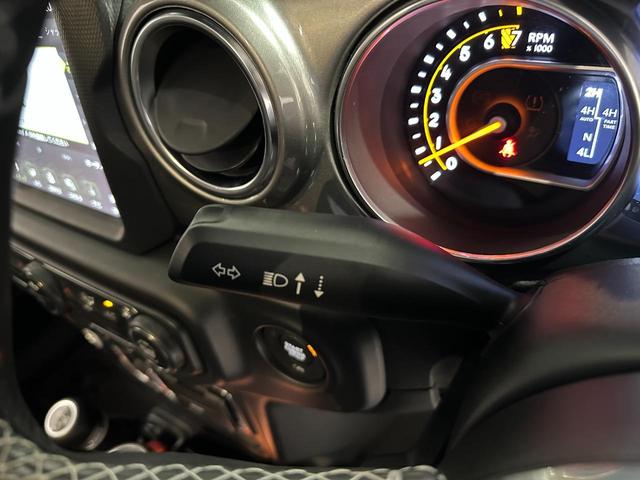 ジープ・ラングラーアンリミテッド サハラ　１年保証付／正規ディーラー車／Ａｐｐｌｅｃａｒｐｌａｙ／フルセグＴＶ／ＢＳＭ／ＥＴＣ２．０／ＡＣＣ／フロント＆サイド＆バックカメラ／前後ソナー／ＰＵＳＨスタート／ＬＥＤヘッドライト／純正１８インチＡＷ（35枚目）