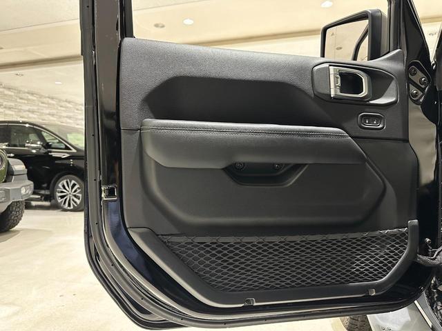 ジープ・ラングラーアンリミテッド サハラ　１年保証付／正規ディーラー車／Ａｐｐｌｅｃａｒｐｌａｙ／フルセグＴＶ／ＢＳＭ／ＥＴＣ２．０／ＡＣＣ／フロント＆サイド＆バックカメラ／前後ソナー／ＰＵＳＨスタート／ＬＥＤヘッドライト／純正１８インチＡＷ（51枚目）