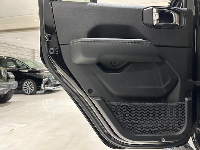 ジープ・ラングラーアンリミテッド サハラ　１年保証付／正規ディーラー車／Ａｐｐｌｅｃａｒｐｌａｙ／フルセグＴＶ／ＢＳＭ／ＥＴＣ２．０／ＡＣＣ／フロント＆サイド＆バックカメラ／前後ソナー／ＰＵＳＨスタート／ＬＥＤヘッドライト／純正１８インチＡＷ（53枚目）