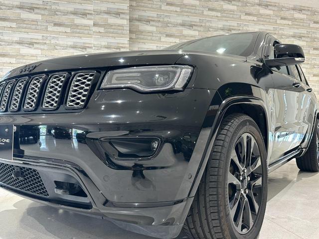 ジープ・グランドチェロキー アルティテュード　１年保証付／正規Ｄ車／２００台限定車／黒ハーフレザー／シートヒーター／ＤＳＲＣ／Ｆ＆Ｓ＆Ｂカメラ／フルセグ／Ｂｌｕｅｔｏｏｔｈ＆ＵＳＢ音楽／クルコン／エアサス／前後ソナー／ＰＵＳＨスタート／純２０ＡＷ（12枚目）