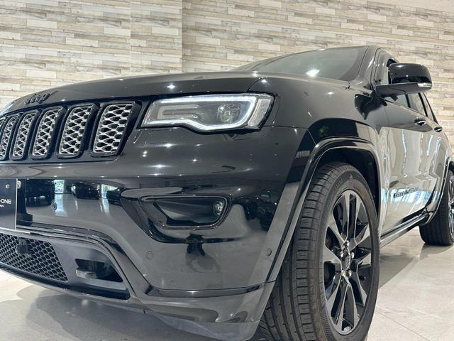 ジープ・グランドチェロキー アルティテュード　１年保証付／正規Ｄ車／２００台限定車／黒ハーフレザー／シートヒーター／ＤＳＲＣ／Ｆ＆Ｓ＆Ｂカメラ／フルセグ／Ｂｌｕｅｔｏｏｔｈ＆ＵＳＢ音楽／クルコン／エアサス／前後ソナー／ＰＵＳＨスタート／純２０ＡＷ（13枚目）
