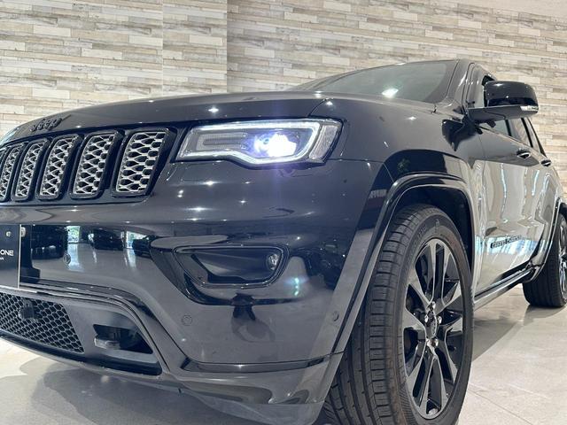 ジープ・グランドチェロキー アルティテュード　１年保証付／正規Ｄ車／２００台限定車／黒ハーフレザー／シートヒーター／ＤＳＲＣ／Ｆ＆Ｓ＆Ｂカメラ／フルセグ／Ｂｌｕｅｔｏｏｔｈ＆ＵＳＢ音楽／クルコン／エアサス／前後ソナー／ＰＵＳＨスタート／純２０ＡＷ（14枚目）